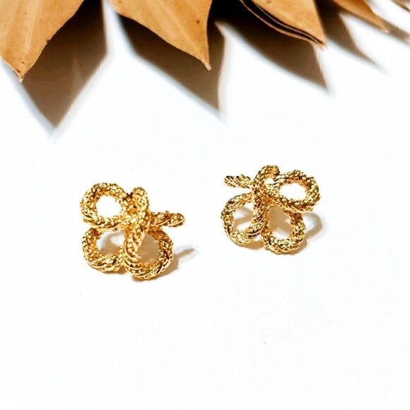 Flower twist stud earrings N116 - Picture 3 of 6